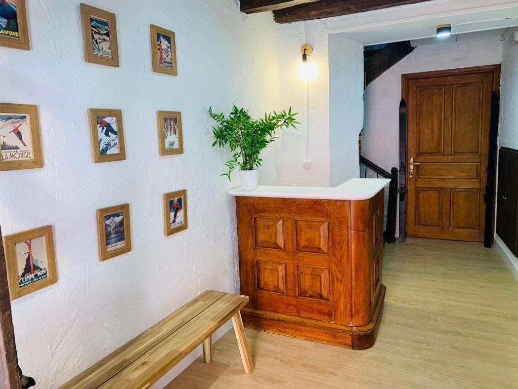 Maison Del Arc Хака Екстериор снимка